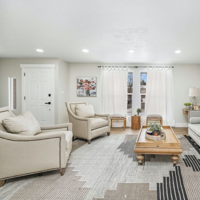 Foto del edificio - 450 Scenic Dr