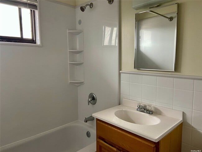 Building Photo - 72 Hiddink St