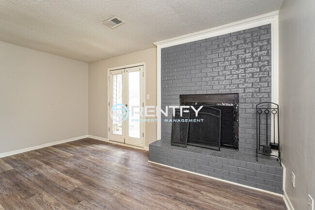 Foto del edificio - 312 Mar-Don Hills Ct