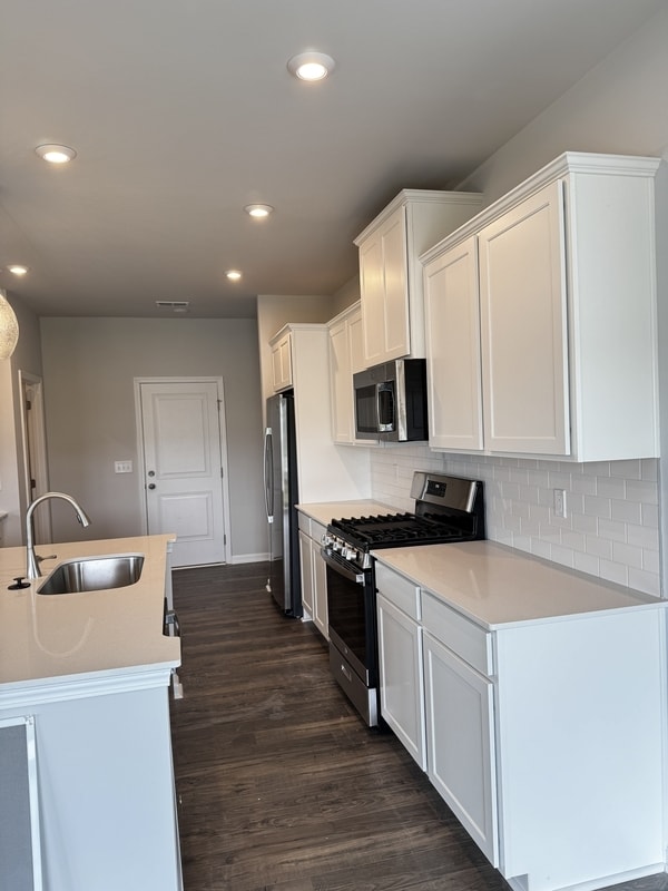 Building Photo - 142 Gervais Cir