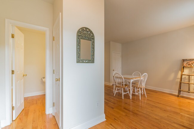 Foyer/Dining Room - 5402 Wynnefield Ave