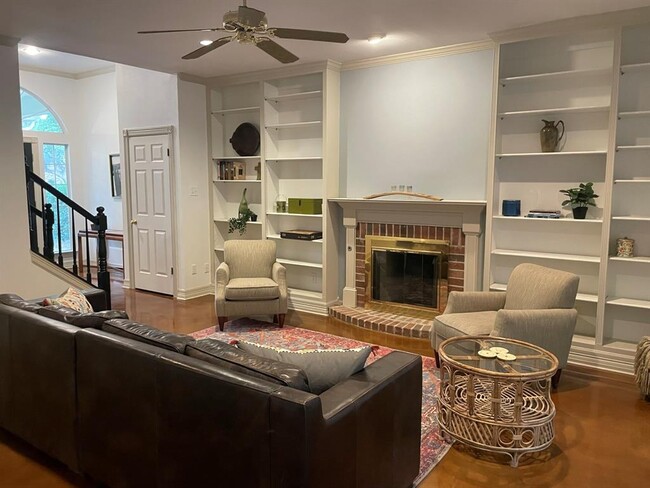 Foto del edificio - 641 Evergreen Ln