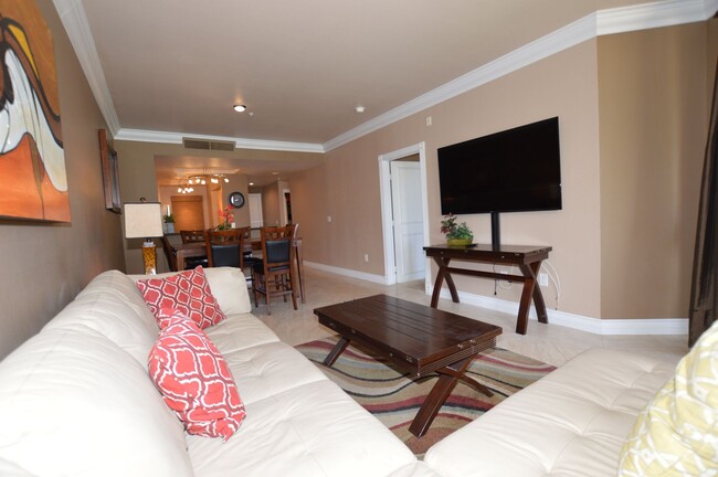 Foto del edificio - Meridian Luxury 2 Bd | 2 Ba Condo .