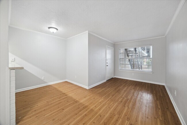 Foto del edificio - 1645 W Main St