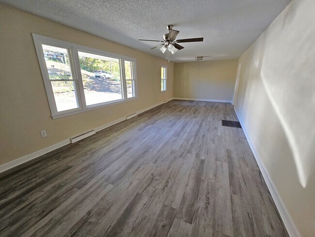 Foto del edificio - 609 Memorial Dr Ext