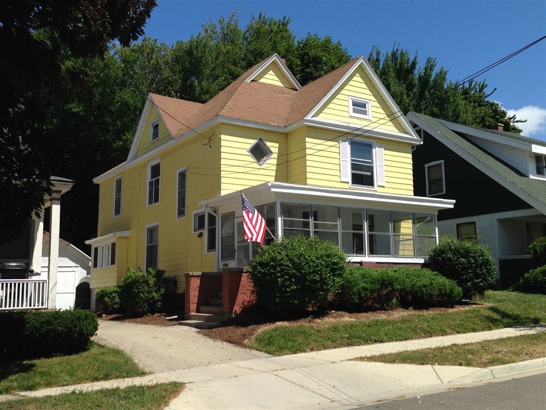 Primary Photo - 735 Atwood St NE
