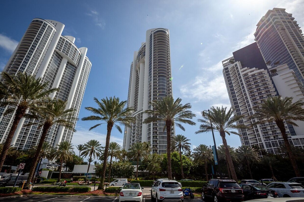 Primary Photo - 18101 Collins Ave