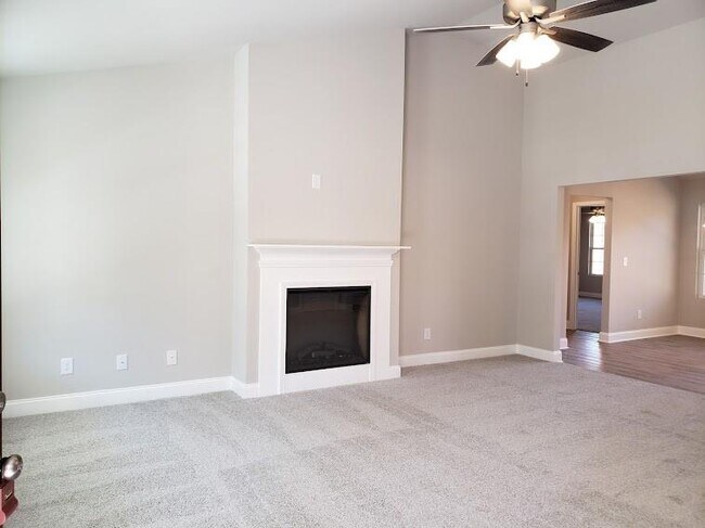 Building Photo - 348 Highland Estates