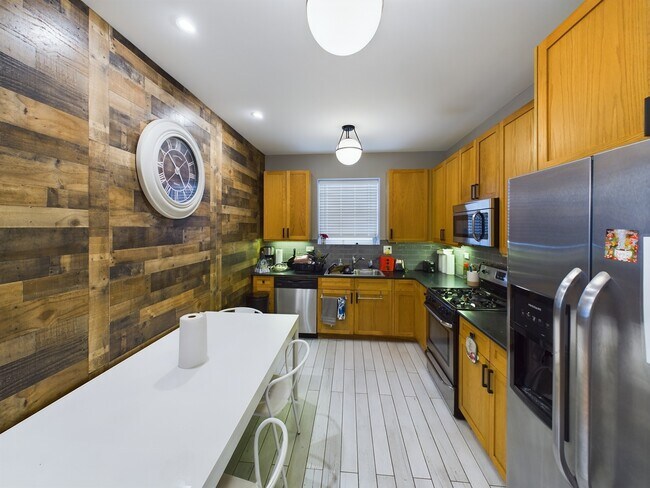 Foto del edificio - 1322 E 62nd St