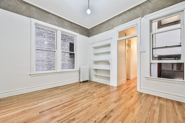 Building Photo - 2841 N Clark St