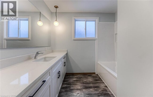 Photo du bâtiment - 17 Roosevelt Ave