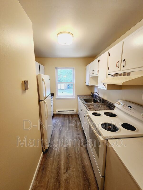 Building Photo - 404 Woodcliff Ave