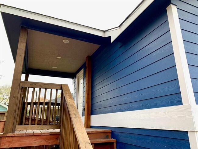 Foto del edificio - 223 N Adams St