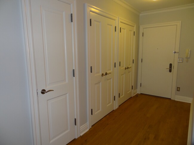 Building Photo - 155 Bay St