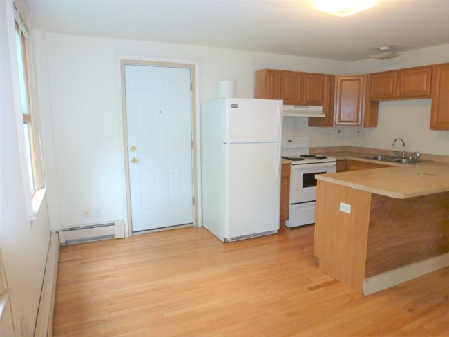 Building Photo - 97 N Winooski Ave
