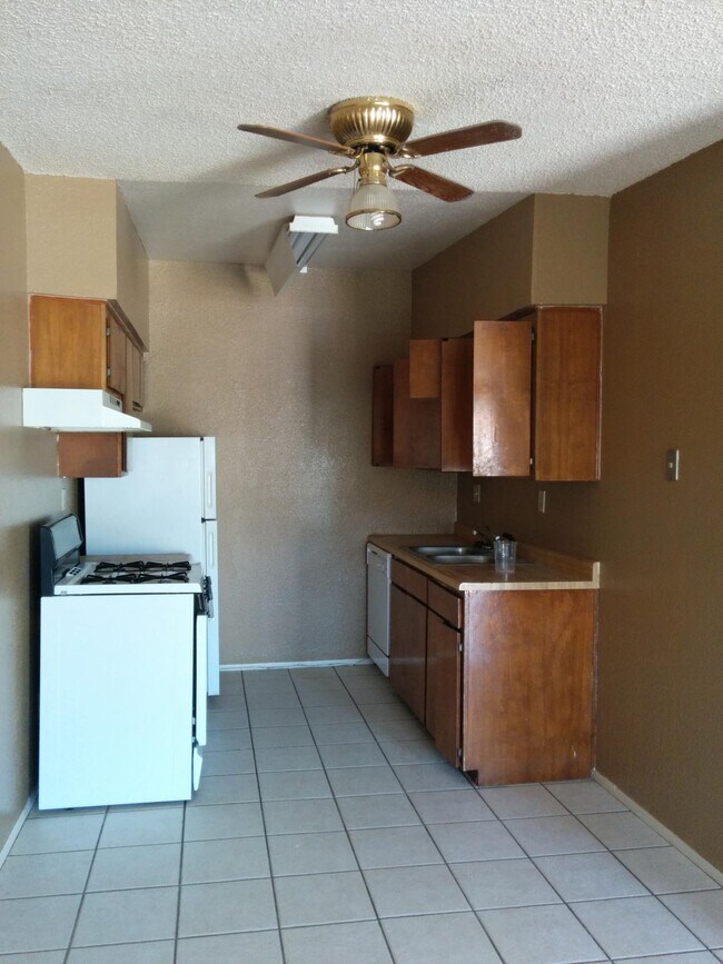 Foto del edificio - 1626 Rick Rhodes Dr