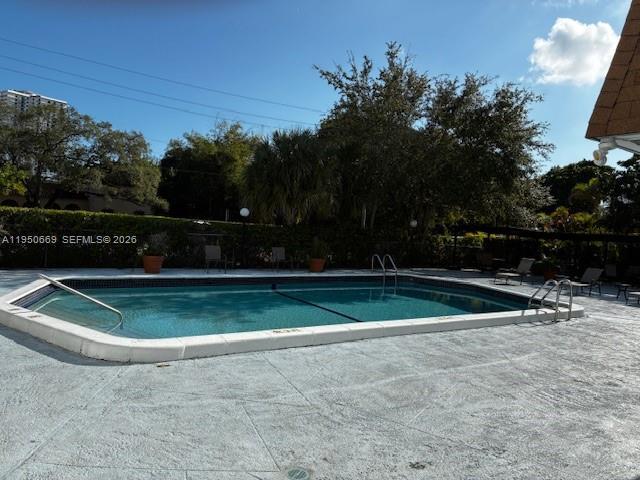 Foto del edificio - 16950 W Dixie Hwy