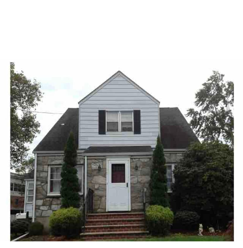 Primary Photo - 15 Trivett Ave S