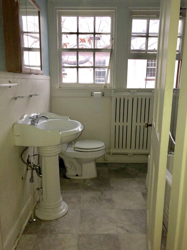 Foto del edificio - 4123 Roland Ave