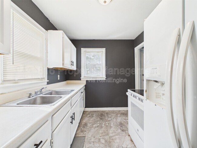 Foto del edificio - 3354 Jackson Ave
