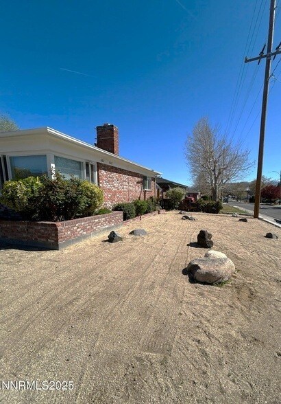 Foto del edificio - 660 Kirman Ave