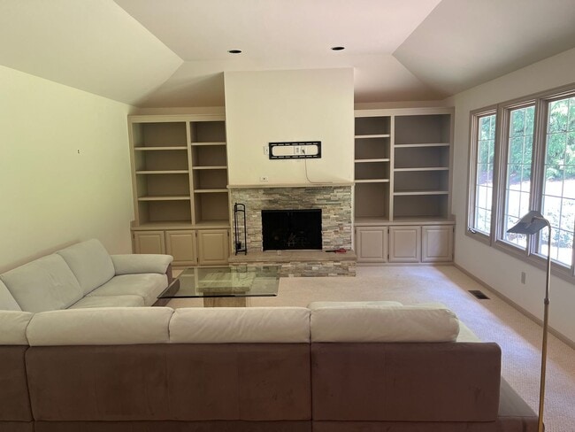 Building Photo - 3bd/2.5ba Bellevue Home