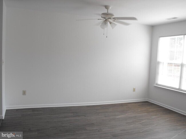 Building Photo - 24 Periwinkle Ct