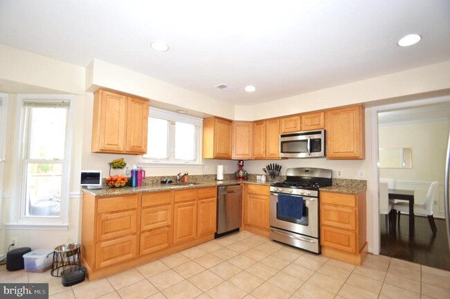 Building Photo - 3233 Wildmere Pl