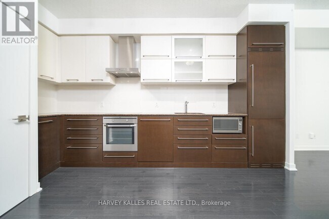 Photo du bâtiment - 770-770 Bay St.