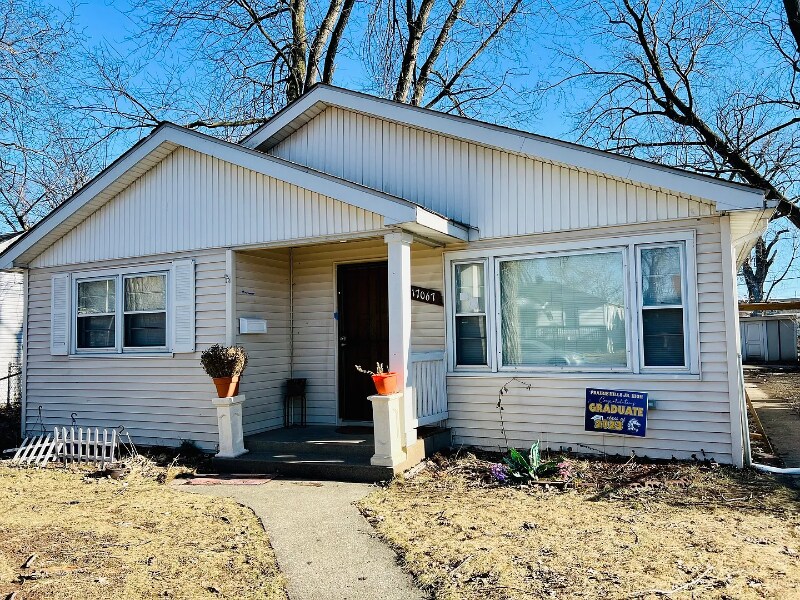 Foto principal - 17067 Lincoln St