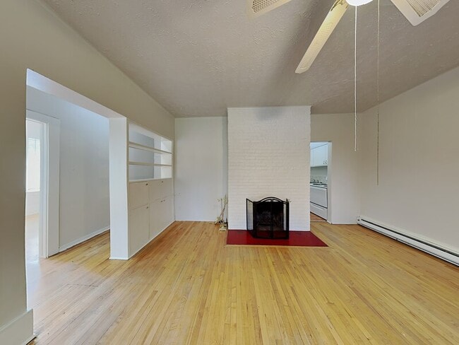 Building Photo - 634 E 23rd Ave