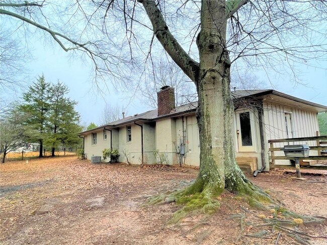 Building Photo - 6875 Heardsville Rd