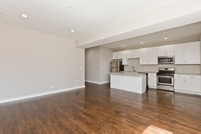 Building Photo - Modern two-bedroom renovated apartment in ...