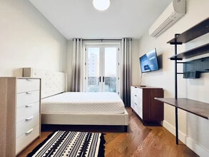 Building Photo - Furnished room/NOT APARTMENT