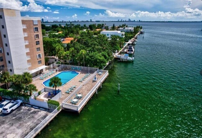 Foto del edificio - 1455 N Treasure Dr