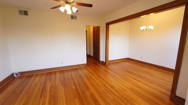 Foto del edificio - 3047 W Logan Blvd