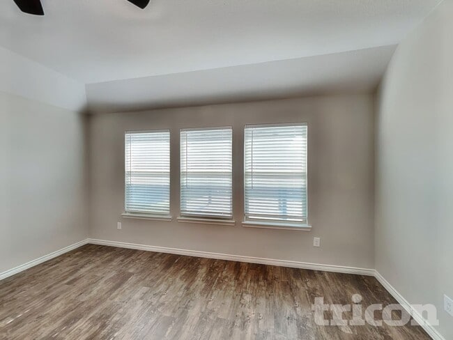 Foto del edificio - 256 Sunny Corner Rd