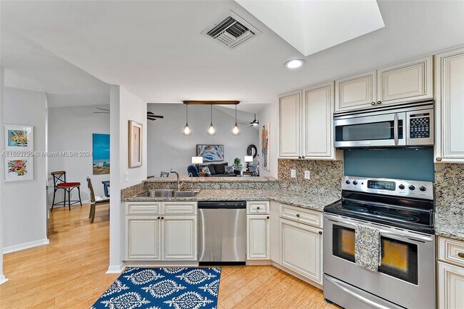 Building Photo - 6101 SE Landing Way