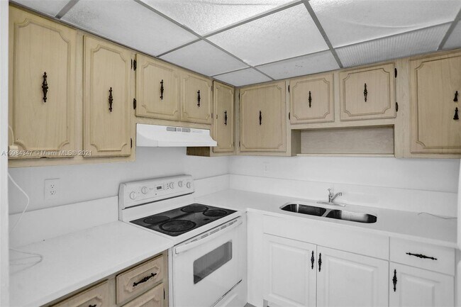 Building Photo - 408 NW 30th Ct