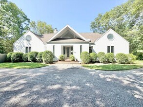 Building Photo - 409 Hands Creek Rd