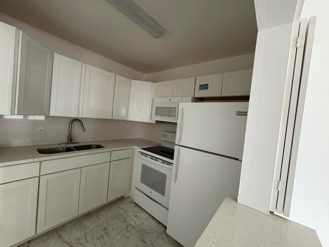 Building Photo - 374 Camden P