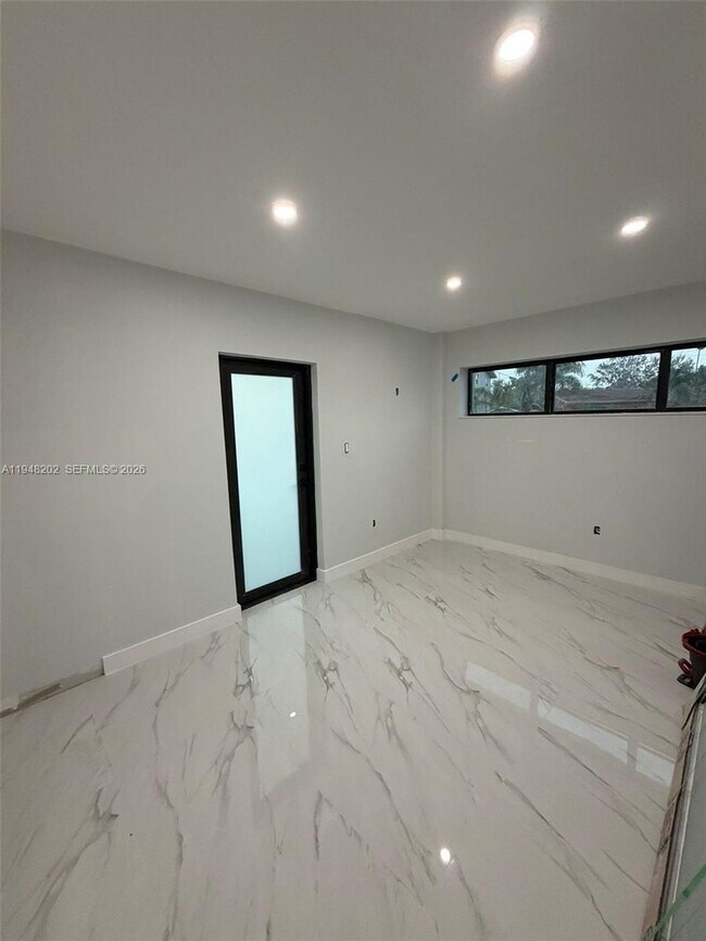 Foto del edificio - 1085 NW 191st St