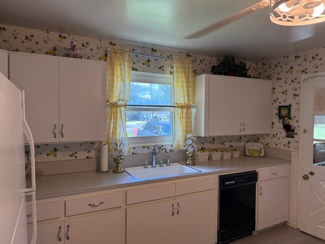Photo - 2164 Wolfsnare Rd (Virginia Beach, VA) House