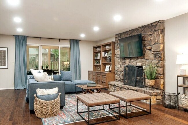 Building Photo - Paradise Awaits! Southern Hills/ORU/River ...