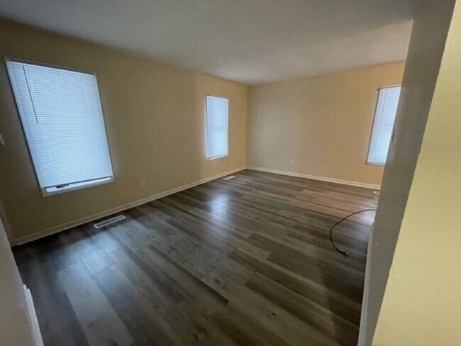 Foto del edificio - Two Bedroom Duplex