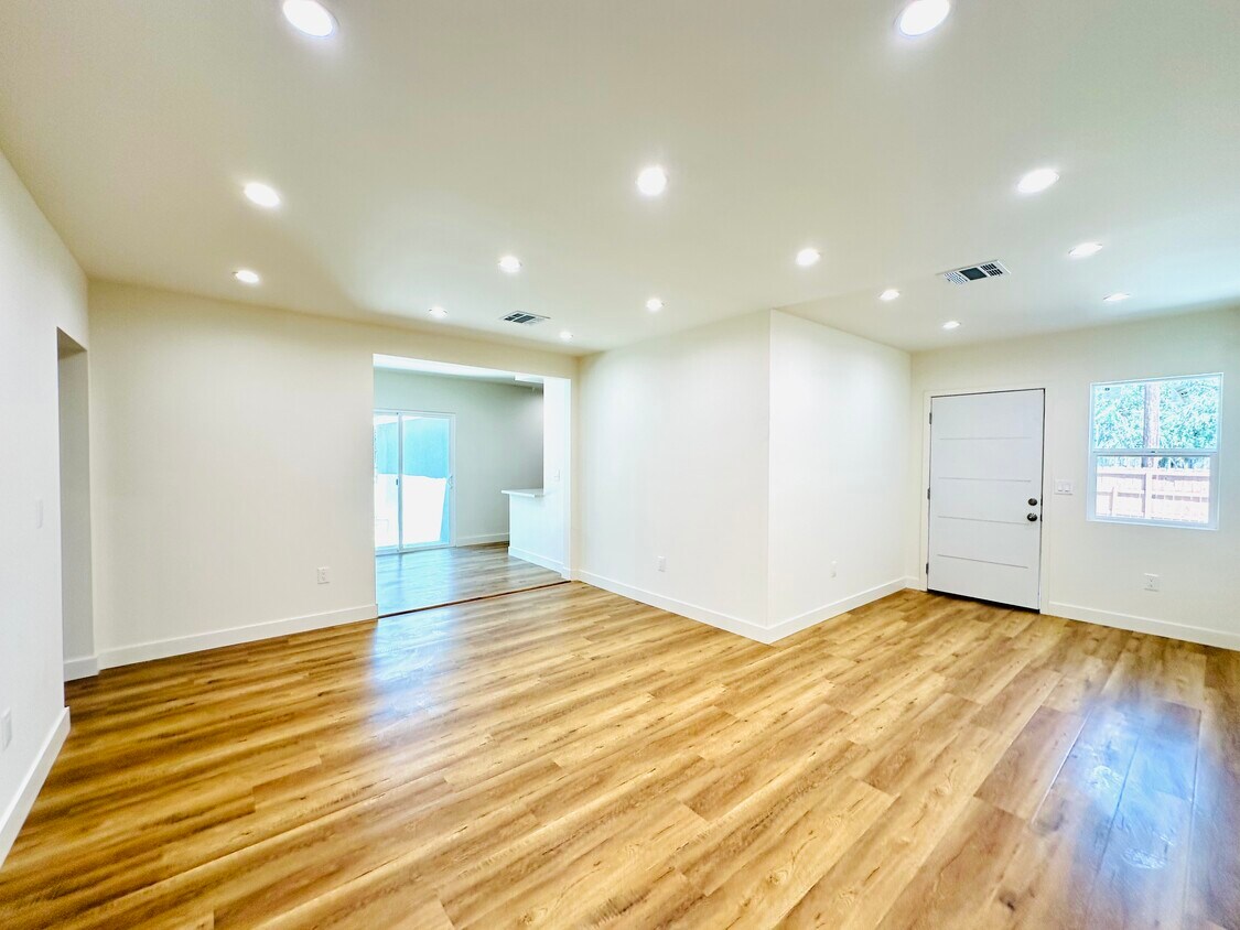 Foto principal - 11104 Oxnard St