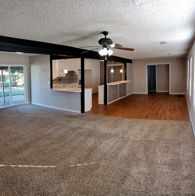 Building Photo - 4806 Lindale Dr