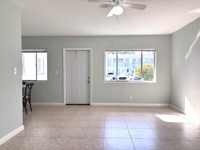 Foto del edificio - 1950 Lake Osborne Dr