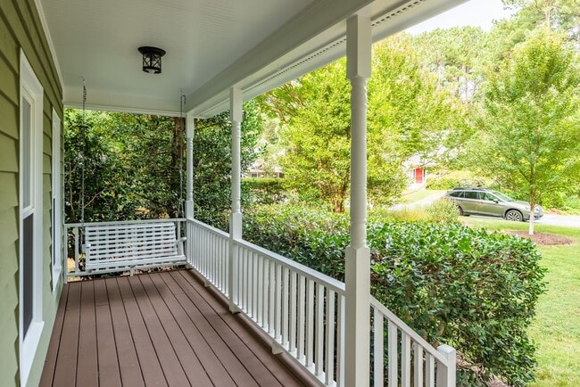 Building Photo - Available Late January! Stunning 3 bedroom home with fenced yard!