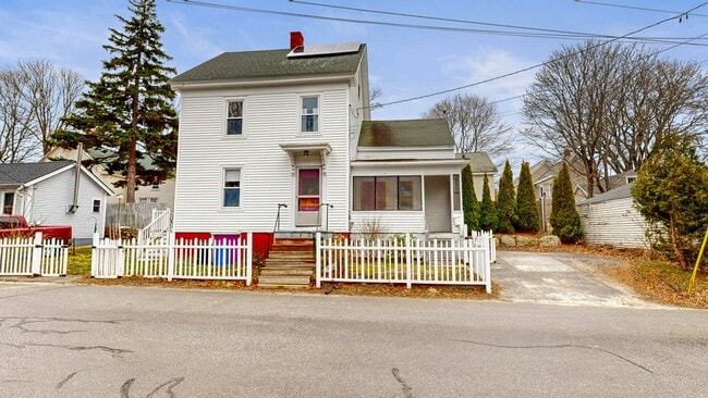 Building Photo - 10 Highland St